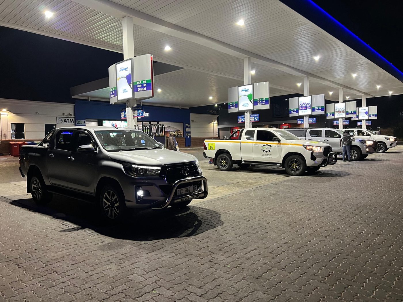 Vehicle handover after Munandi Capital import and delivery